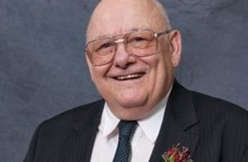 Alumni step forward with gifts to recognize Professor Emeritus of Chemistry Arlin Gyberg